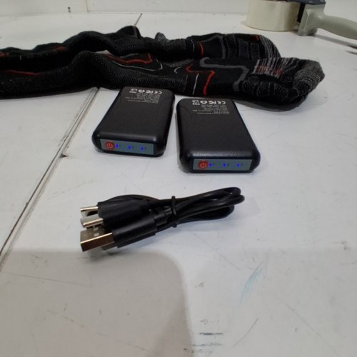 2PR ELECTRIC HEATED SOCKS WITH BATTERY PACKS AND CHARGERS - OSFM - BLACK/RED/GRAY image 3