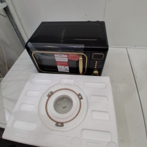 FRIGIDAIRE RETRO MICROWAVE OVEN - 0.7CU.FT - 700W - RETRO BLACK/GOLD (MODEL: EMW788-BLACKGLD) image 3