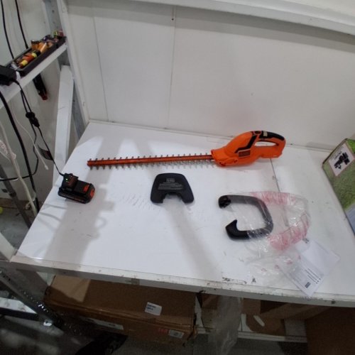 BLACK+DECKER 20V BARE MAX LITHIUM ION CORDLESS HEDGE TRIMMER WITH BATTERY - 22"\20V -(MODEL: LHT2220B) image 4
