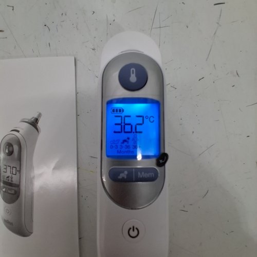 BRAUN THERMOSCAN 7 EAR THERMOMETER WITH AGE PRECISION FOR INFANTS, CHILDREN AND ADULTS (MODEL:IRT6520CA) image 2