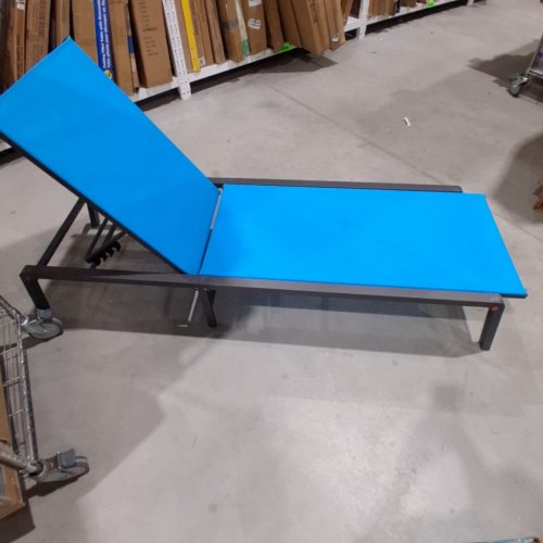 VEVOR ALUMINUM PATIO LOUNGE CHAIR WITH ADJUSTABLE 5-POSITION, FOLDING POOL LOUNGE CHAIR - 400 LBS MAX 71.65" X 34.84" X 23.43" - BLUE/BLACK (MODEL:6151) image 2