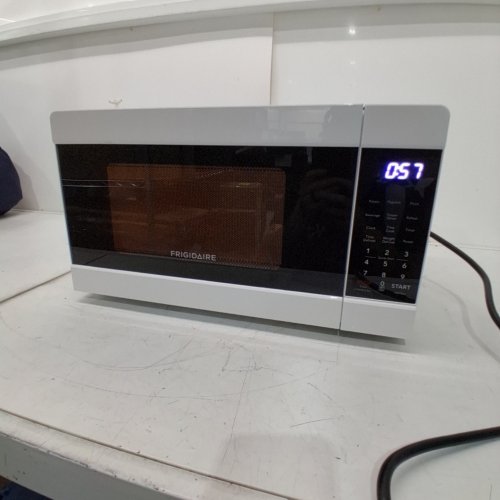 FRIGIDAIRE 900W POWERFUL COUNTERTOP MICROWAVE - 0.9 CU. FT. - WHITE (MODEL: EMW953-B-WHITE) image 2