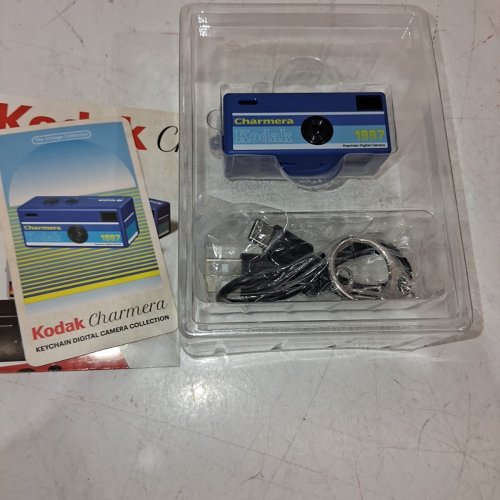 KODAK CHARMERA KEYCHAIN DIGITAL RETRO CAMERA - 3" - 1.6MP - BLUE (MODEL: RK0601) image 3