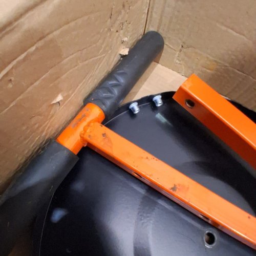 FOKKAH COMPOST AND PEAT MOSS SPREADER METAL MESH ROLLER LAWN SPREADER - 24" - ORANGE / BLACK image 4