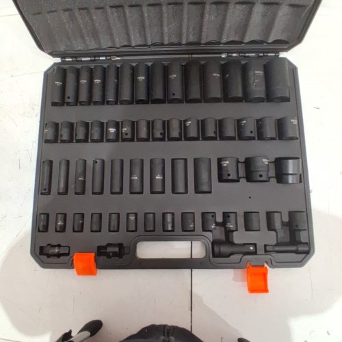 59PC VEVOR 3/8" & 1/2" DRIVE IMPACT SOCKET SET WITH CARRY CASE - SAE 5/16" TO 1-1/4" & METRIC 6-32 MM (MODEL: SX1238MSSD590) image 5