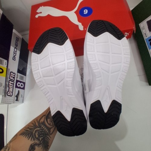 MEN'S PUMA RUNNING SHOE - SIZE 9 - WHITE (STYLE: 1976409) image 3