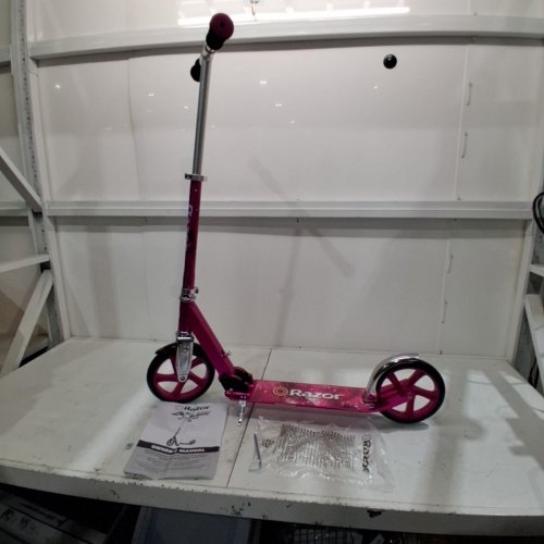 RAZOR A5 LUX SCOOTER - 200MM URETHANE WHEELS - MAX WEIGHT OF 220LBS - PINK (MODEL#13013261) image 2