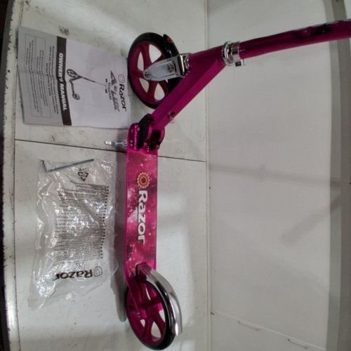 RAZOR A5 LUX SCOOTER - 200MM URETHANE WHEELS - MAX WEIGHT OF 220LBS - PINK (MODEL#13013261) image 3