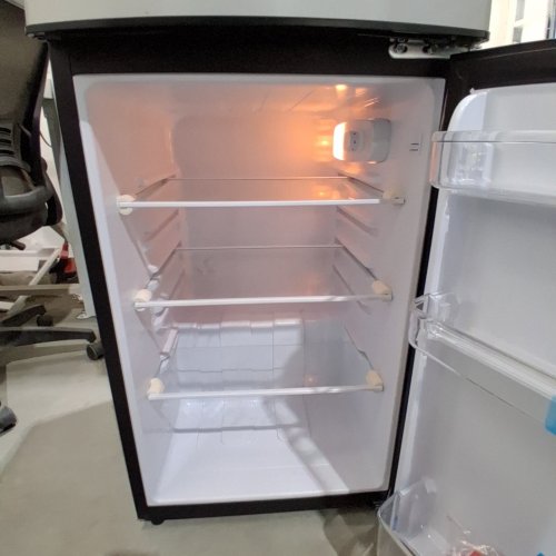 FRIGIDAIRE STAINLESS STEEL 2 DOOR FRIDGE/FREEZER - 4.5 CU FT. - SILVER/BLACK (MODEL: EFR463-B) image 3
