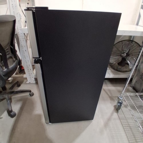 FRIGIDAIRE STAINLESS STEEL 2 DOOR FRIDGE/FREEZER - 4.5 CU FT. - SILVER/BLACK (MODEL: EFR463-B) image 11