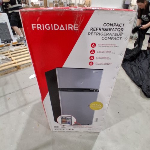FRIGIDAIRE STAINLESS STEEL 2 DOOR FRIDGE/FREEZER - 4.5 CU FT. - SILVER/BLACK (MODEL: EFR463-B) image 13