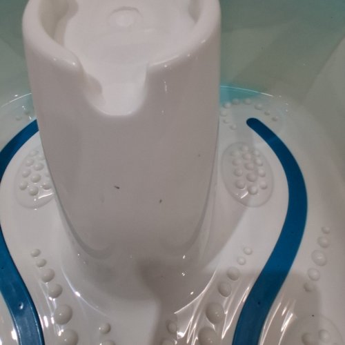 HOMEDICS BUBBLEMATE FOOTSPA WITH HEAT MAINTENANCE - 120 V 30W 60HZ - WHITE / BLUE (MODEL: FB-55A-1PK) image 4