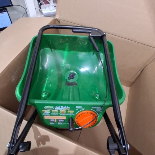 SCOTTS FOLDABLE TURF BUILDER EDGEGUARD MINI BROADCAST SPREADER - 5000SQ.FT - GREEN (MODEL: LB15267/76121) image 2