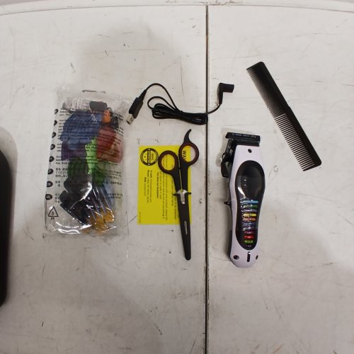 19PC WAHL COLOUR PRO CORD/CORDLESS HAIRCUT AND BEAR TRIM KIT - 2.5HR RUN TIME (MODEL: 1656565 / 3303) image 3