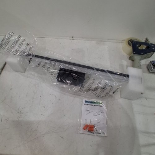 MOUNTABLE LED FROSTED ENCLOSURE VANITY LIGHT - 24" - BLACK image 2