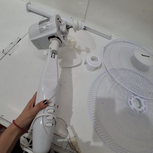 TOOLTECH 3-SPEED OSCILLATING PEDESTAL FAN - 16" - WHITE (MODEL: 100077) image 2