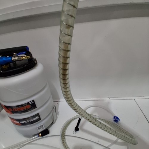 VEVOR MANUAL FLUID OIL EXTRACTOR - 9.5L - WHITE (MODEL: YS-087C) image 3