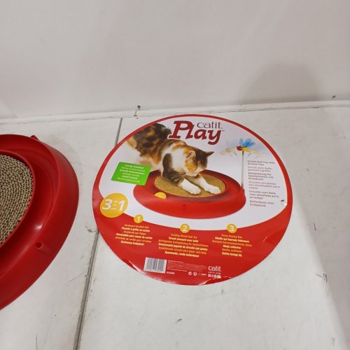 CATIT PLAY 3-IN-1 CAT SCRATCH PAD WITH CIRCUIT BALL AND BEE TOY - RED (MODEL: 43000) image 3