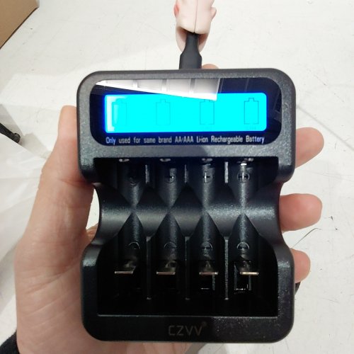 4PK CZVV RECHARGEABLE AA BATTERIES WITH SMART LCD CHARGER - 1.5 V- 3500MWH - BLACK (MODEL: Q032) image 2