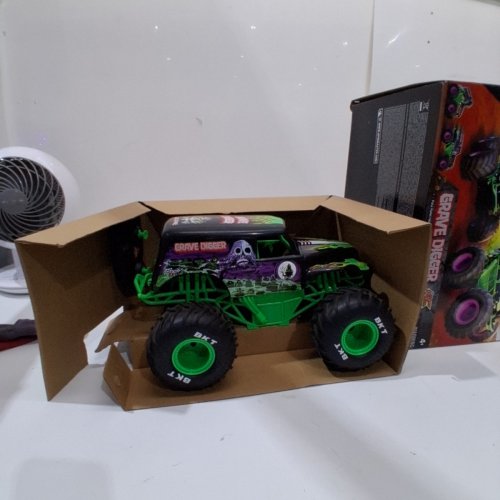 MONSTER JAM SMASH & BASH GRAVE DIGGER RC CAR - CRASH AND REPAIR - AGES 4+ - BLACK/GREEN (MODEL:‎ 6073891) image 2