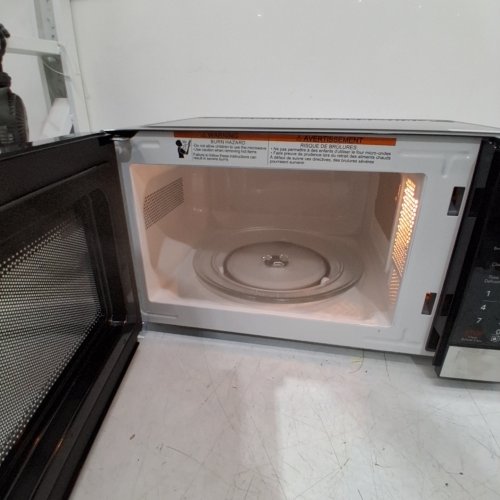 FRIGIDAIRE COUNTERTOP MICROWAVE OVEN - 0.7 CU.FT - 700W - STAINLESS STEEL (MODEL: EMW729-B) image 2