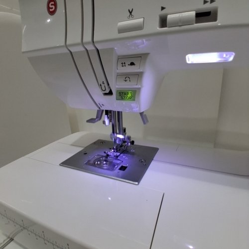 SINGER 9960 QUANTUM STYLIST 600-STITCH COMPUTERIZED SEWING MACHINE (MODEL: 9960) image 3
