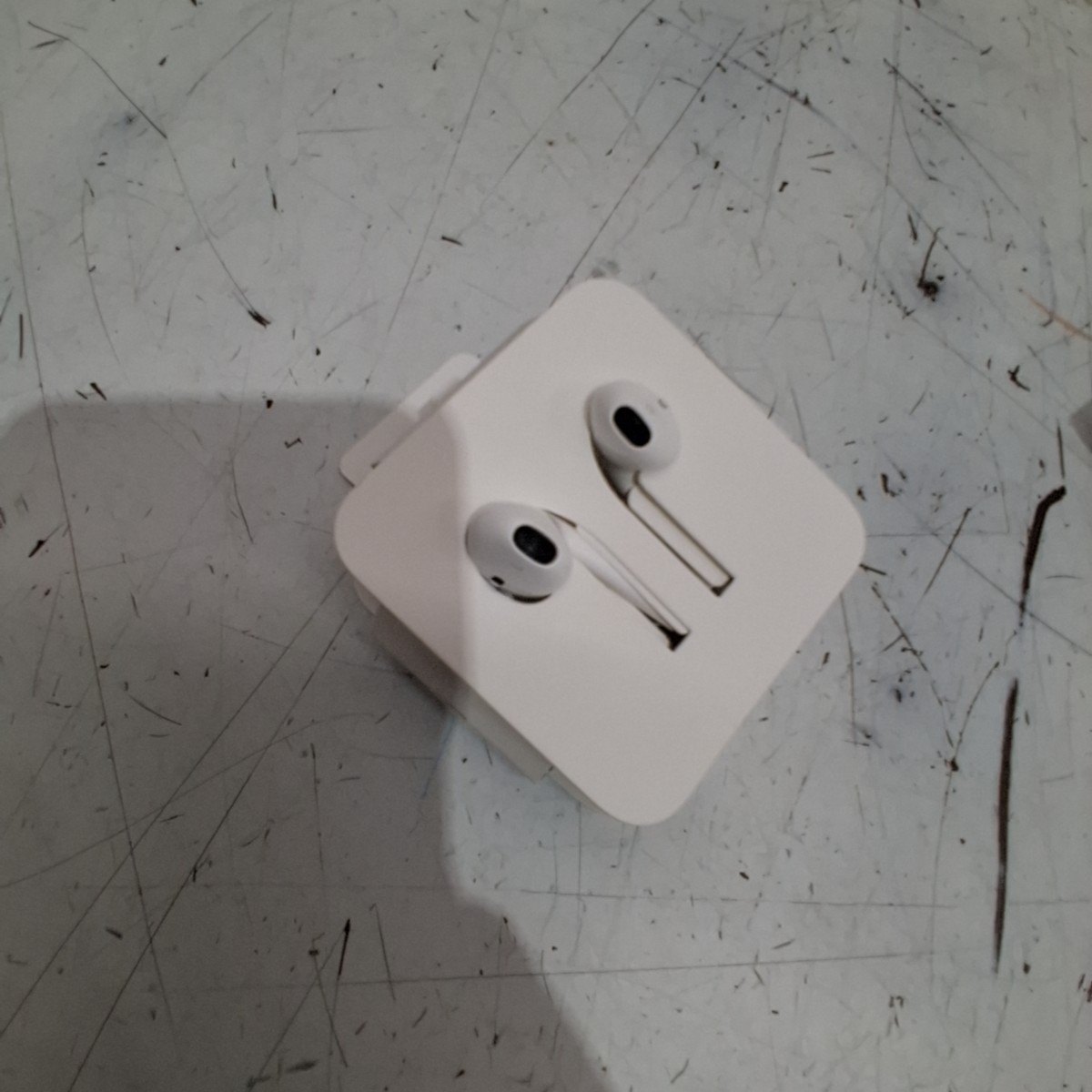 APPLE EAR BUDS / HEADPHONES / EARPOD… | King of the North Auction