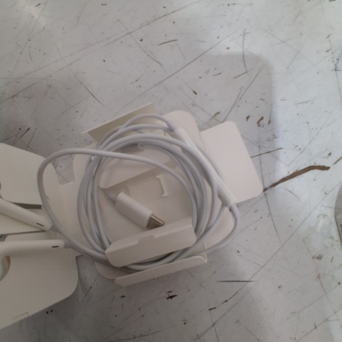 APPLE EAR BUDS / HEADPHONES / EARPOD… | King of the North Auction