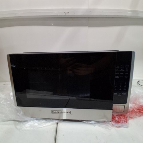 BLACK+DECKER DIGITAL MICROWAVE OVEN WITH TURNTABLE AND PUSH-BUTTON DOOR - 0.9CU.FT - 1400W - BLACK (MODEL: EM925AB9-P) image 4