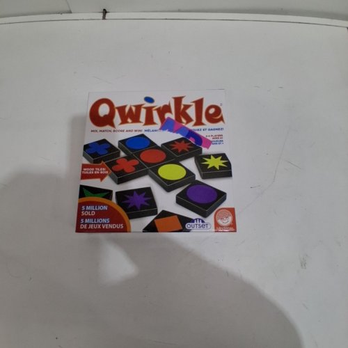 MINDWARE QWIRKLE TRAVEL GAME WITH 108 TILES - 2-4 PLAYERS - AGES 6+ image 2