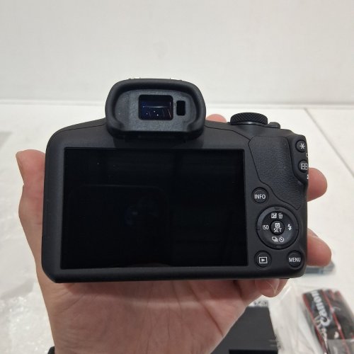 CANON EOS R100 MIRRORLESS CAMERA KIT - WITH RF-S 18-45MM F4.5-6.3 IS STM LENS - 24MP | APS-C SENSOR - BLACK image 6