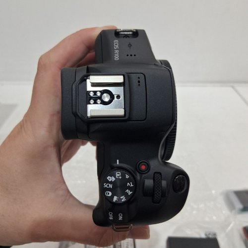 CANON EOS R100 MIRRORLESS CAMERA KIT - WITH RF-S 18-45MM F4.5-6.3 IS STM LENS - 24MP | APS-C SENSOR - BLACK image 8