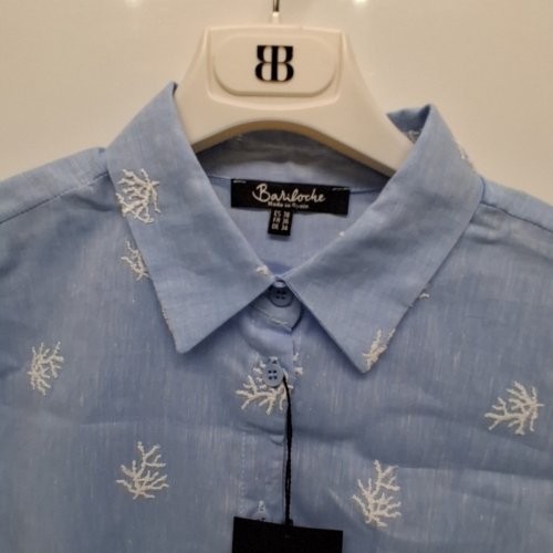 WOMEN'S BARILOCHE EMBROIDERED BUTTON-UP SHIRT -SMALL / MEDIUM - LIGHT BLUE / WHITE CORAL (STYLE: AMARA) image 4