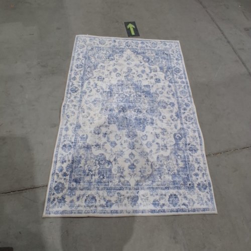 VINTAGE NON SLIP AREA RUG - 4FT X 6FT - WHITE/BLUE image 2