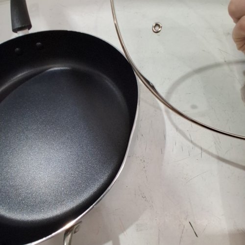HENCKELS PARADIGM CERAMIC STAINLESS STEEL DUAL PERFORMANCE FRY PAN WITH LID FOR ALL COOKTOPS -12" (MODEL: 1033626) image 3