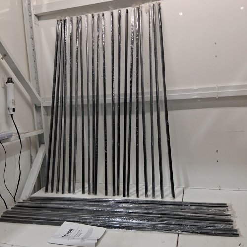 31PK VEVOR INDOOR SQUARE DURABLE METAL CARBON STEEL STAIR BALUSTERS/SPINDLE RAILING WITH PRE DRILLED HOLES - 44" X 0.5" - BLACK (MODEL: FG127-1117B-31) image 3