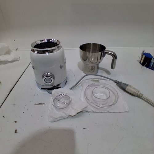 SMEG 50'S RETRO STYLE MILK FROTHER WITH, 6 PRESET PROGRAMS, HOT OR COLD FROTHING - WHITE (MODEL: MFF11WHUS) image 2