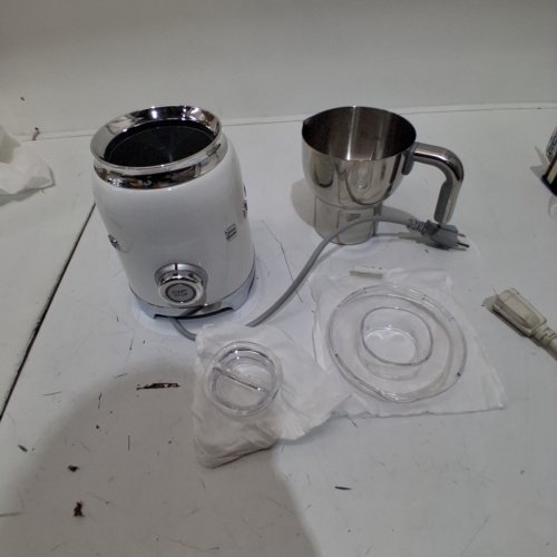 SMEG 50'S RETRO STYLE MILK FROTHER WITH, 6 PRESET PROGRAMS, HOT OR COLD FROTHING - WHITE (MODEL: MFF11WHUS) image 4