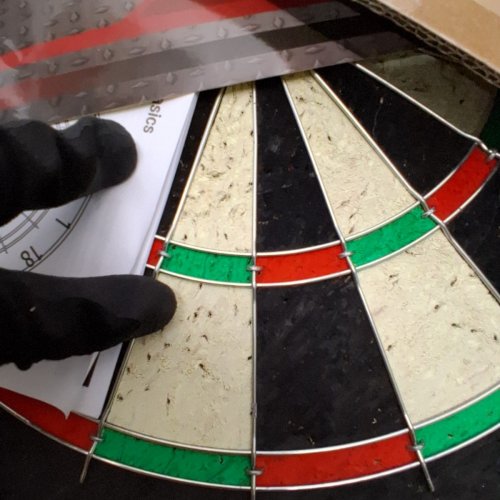 AMAZON BASICS REGULATION SIZE DARTBOARD SET - 6 DARTS INCLUDED - 18" - (MODEL: B0DZ24NR85) image 4