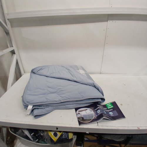 BERKSHIRE LIGHTWEIGHT COOLING BLANKET - KING - BLUE/WHITE (MODEL: 1986201) image 2