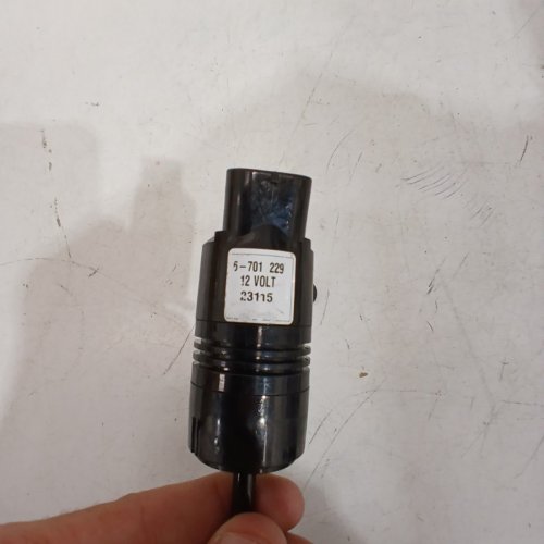 ACDELCO GOLD WINDSHIELD WASHER PUMP - FOR SELECT GM MODELS - 12 V (ITEM: 8-6714) image 3