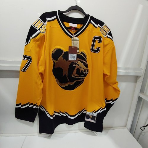 MITCHELL & NESS RAY BOURQUE 1996/97 CAPTAIN PATCH BLUE LINE BOSTON BRUINS PLAYER HOCKEY JERSEY - EXTRA LARGE - BLACK / WHITE / YELLOW (STYLE: JY8980-BBNGOLD-XL) image 2