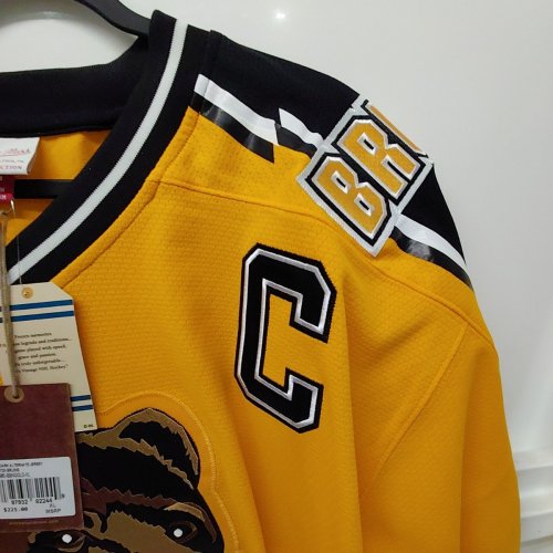 MITCHELL & NESS RAY BOURQUE 1996/97 CAPTAIN PATCH BLUE LINE BOSTON BRUINS PLAYER HOCKEY JERSEY - EXTRA LARGE - BLACK / WHITE / YELLOW (STYLE: JY8980-BBNGOLD-XL) image 4