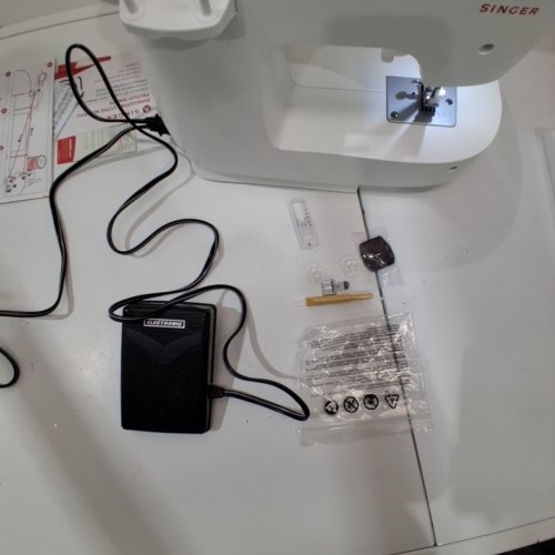 SINGER LIGHTWEIGHT PORTABLE SEWING MACHINE WITH ACCESSORY KIT AND LED LIGHT - 57 STITCH APPLICATIONS - 1 STEP BUTTON HOLE - WHITE (MODEL: M1500) image 3