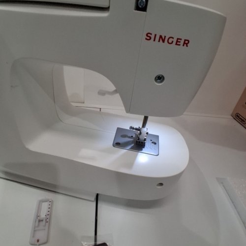 SINGER LIGHTWEIGHT PORTABLE SEWING MACHINE WITH ACCESSORY KIT AND LED LIGHT - 57 STITCH APPLICATIONS - 1 STEP BUTTON HOLE - WHITE (MODEL: M1500) image 4