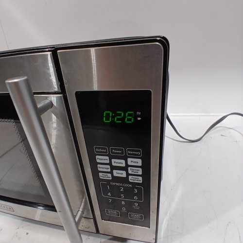HAMILTON BEACH STAINLESS STEEL MICROWAVE, 0.7 CU.FT (MODEL: EM720CPN-PMB) image 2