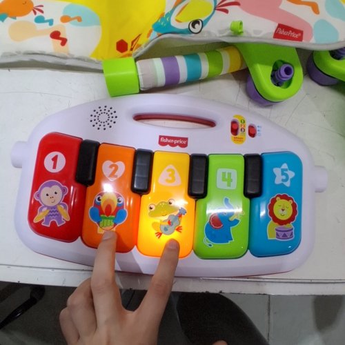FISHER-PRICE DELUXE KICK & PLAY PIANO GYM image 2