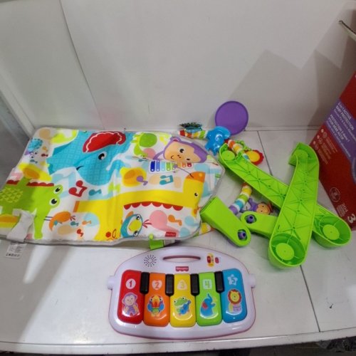 FISHER-PRICE DELUXE KICK & PLAY PIANO GYM image 3