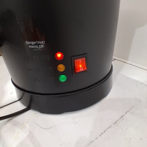 TOAUTO COMMERCIAL WAX MELTER WITH HEATING CORE SPOUT - MELTS 16LBS TO 8QT - BLACK (MODEL: WMF-8L) image 2
