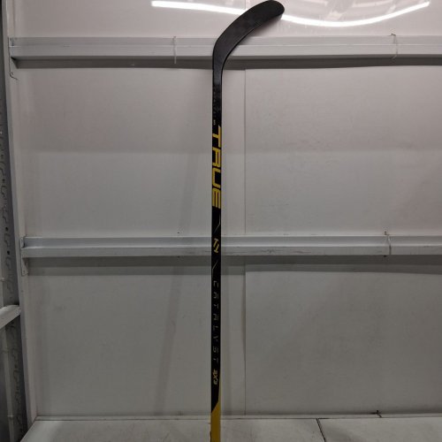 TRUE SPORTS CATALYST 3X3 JUINOR MID-KICK MARNER HOCKEY STICK - L/H - 20 FLEX - SIZE 48 - YELLOW/BLACK image 2